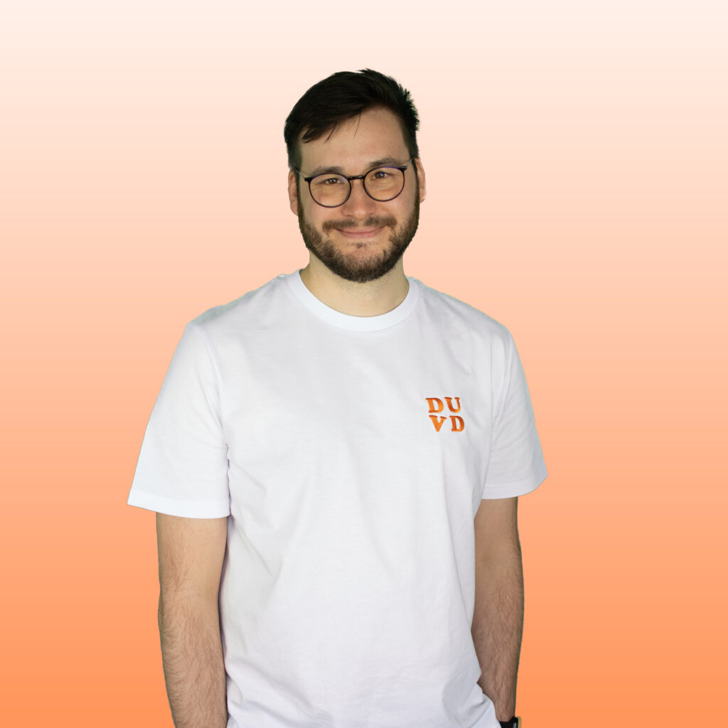 Porträt von Dan, dem Moderator des Podscasts Dussellig und voll Daneben